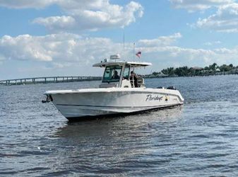 33' Boston Whaler 2018 Yacht For Sale